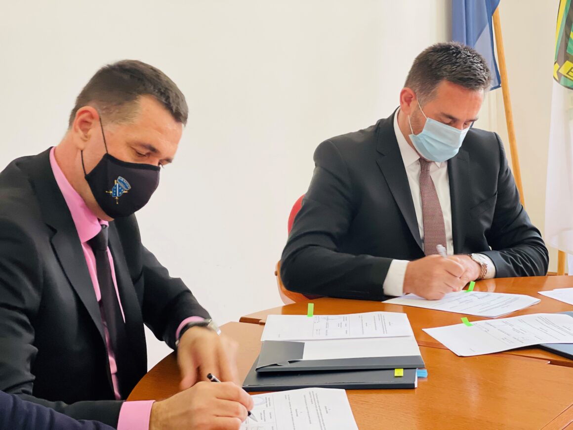 Ministar Ramić u Banovićima: Potpisani sporazumi ukupne vrijednosti oko 2 miliona KM