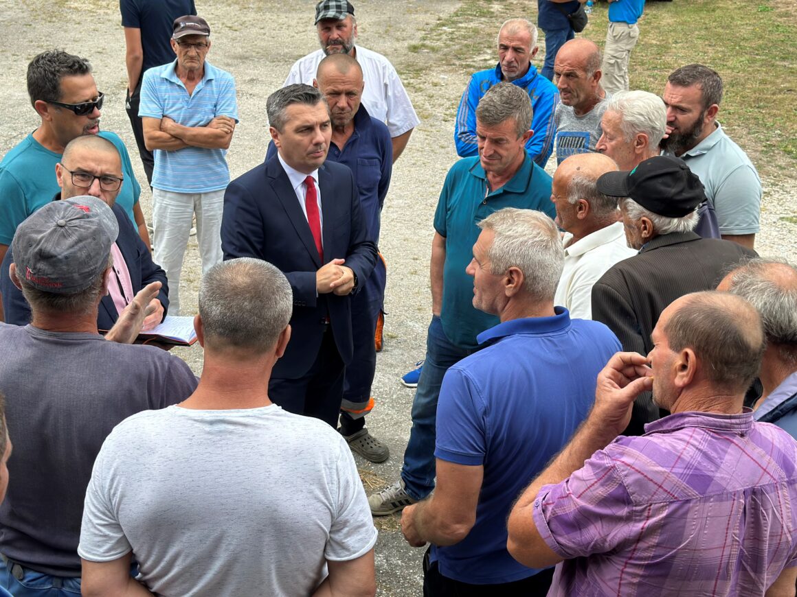 Ministar Dizdar posjetio povratničko naselje Kamenica: Pozvao na što brže i efikasnije rješavanje napada na povratnike