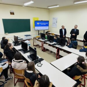 Pametne učionice za budućnost: Opremljeno 10 kabineta informatike u povratničkim školama