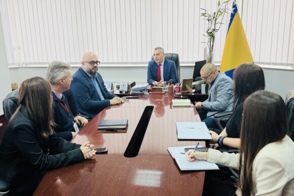 Dizdar i Šteta na hitnom sastanku: GRAS-ovi autobusi će privremeno voziti djecu iz Stoca u školu, nezapamćena diskriminacija Dizdar i Šteta na hitnom sastanku: GRAS-ovi autobusi će privremeno voziti djecu iz Stoca u školu, nezapamćena diskriminacija