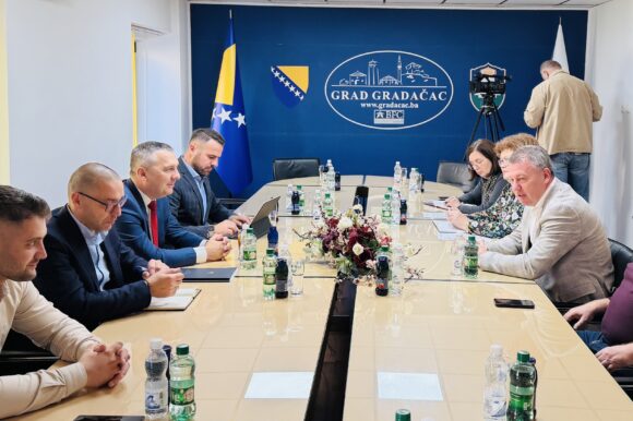 Ministar Nerin Dizdar posjetio Gradačac: Nastavljamo s podrškom projektima održivog povratka Ministar Nerin Dizdar posjetio Gradačac: Nastavljamo s podrškom projektima održivog povratka