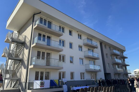 Drvar: Useljena 31 porodica u zgradu izgrađenu u okviru CEB II projekta Drvar: Useljena 31 porodica u zgradu izgrađenu u okviru CEB II projekta