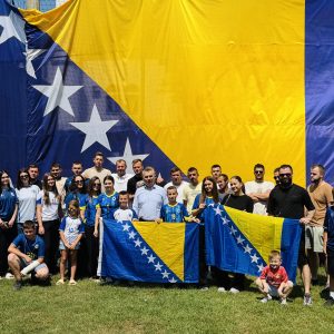 Dizdar u Zvorniku sa navijačima reprezentacije Bosne i Hercegovine Dizdar u Zvorniku sa navijačima reprezentacije Bosne i Hercegovine