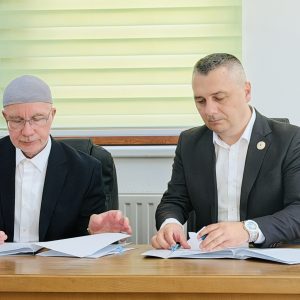 Podrinjska medresa ponovo u vlasništvu Islamske zajednice: “To je naš veliki emanet” Podrinjska medresa ponovo u vlasništvu Islamske zajednice: “To je naš veliki emanet”