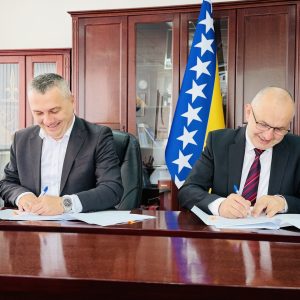 Federalno ministarstvo raseljenih osoba i izbjeglica i Muftijstvo sarajevsko potpisali ugovor o obnovi studentskog smještaja za mlade iz povratničkih sredina Federalno ministarstvo raseljenih osoba i izbjeglica i Muftijstvo sarajevsko potpisali ugovor o obnovi studentskog smještaja za mlade iz povratničkih sredina