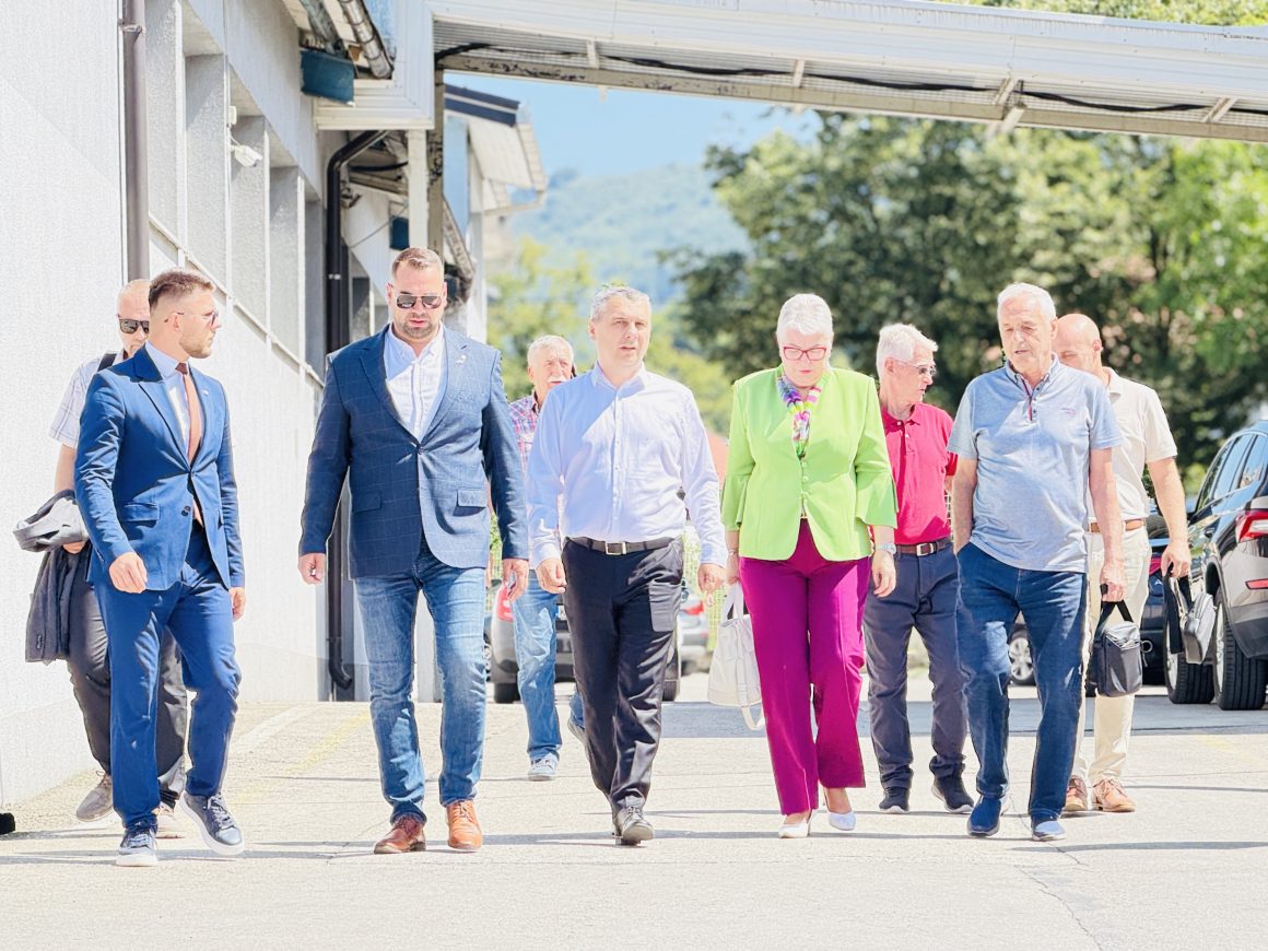 Federalni ministar Nerin Dizdar u posjeti Busovači: Podrška projektima važnim za održiv povratak Federalni ministar Nerin Dizdar u posjeti Busovači: Podrška projektima važnim za održiv povratak