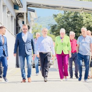 Federalni ministar Nerin Dizdar u posjeti Busovači: Podrška projektima važnim za održiv povratak Federalni ministar Nerin Dizdar u posjeti Busovači: Podrška projektima važnim za održiv povratak