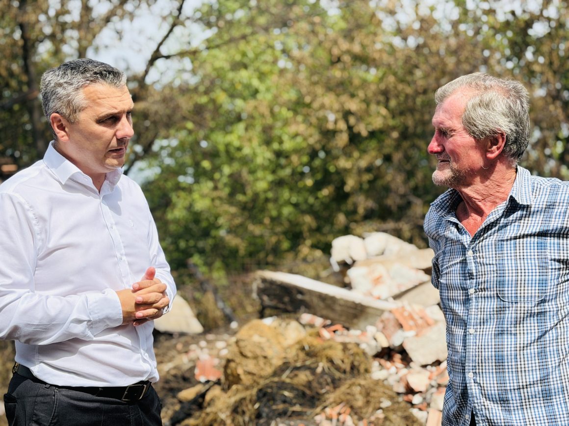 Ministar Dizdar posjetio povratnika u Vranićima kod Kotor Varoša: Ministarstvo će pomoći u saniranju štete Ministar Dizdar posjetio povratnika u Vranićima kod Kotor Varoša: Ministarstvo će pomoći u saniranju štete