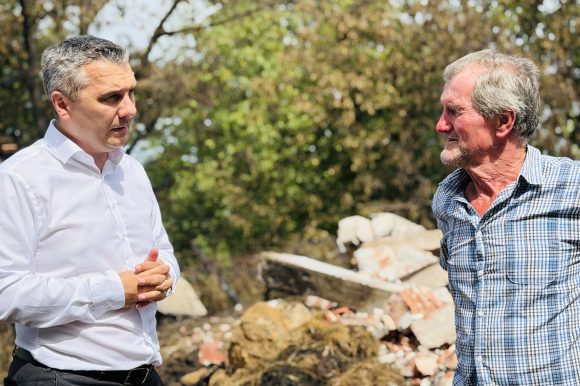 Ministar Dizdar posjetio povratnika u Vranićima kod Kotor Varoša: Ministarstvo će pomoći u saniranju štete Ministar Dizdar posjetio povratnika u Vranićima kod Kotor Varoša: Ministarstvo će pomoći u saniranju štete