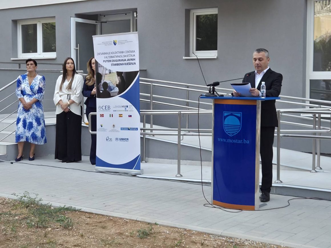 U Mostaru ključevi novih domova za 24 porodice
