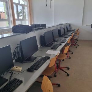 Preko 70 povratničkih škola dobilo „pametne učionice“
