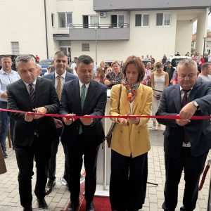 U Živinicama 24 porodice dobile ključeve novih domova kroz projekat CEB II U Živinicama 24 porodice dobile ključeve novih domova kroz projekat CEB II