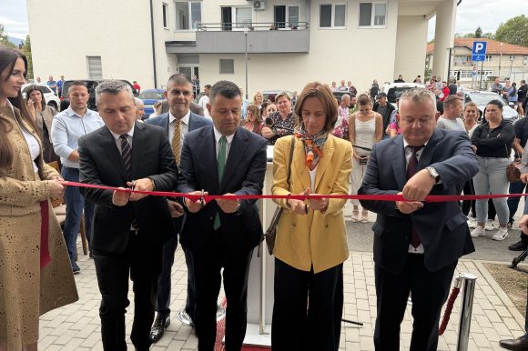 U Živinicama 24 porodice dobile ključeve novih domova kroz projekat CEB II U Živinicama 24 porodice dobile ključeve novih domova kroz projekat CEB II